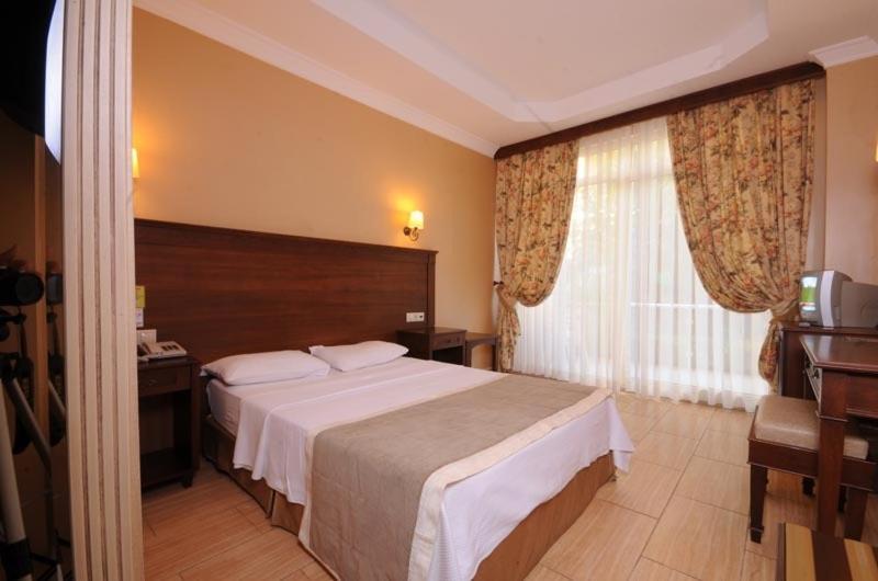 Club Atrium & Hotel 3*