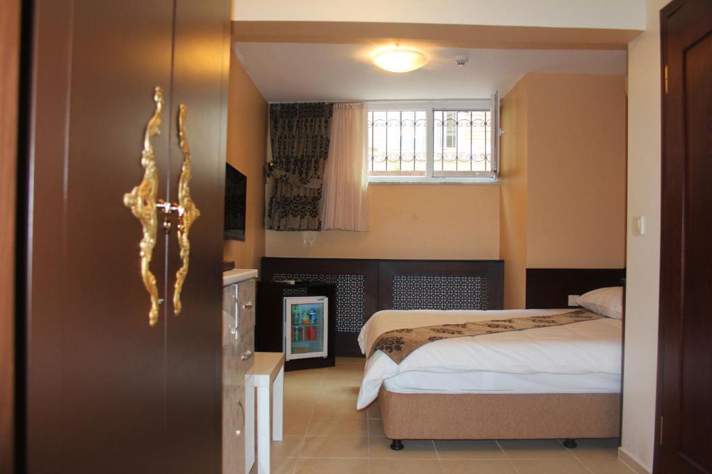 Uyar Apt * Istanbul