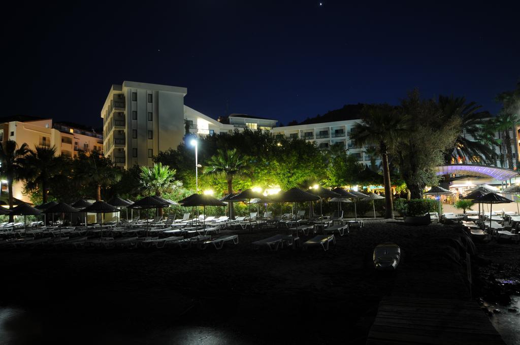Tropical Hotel