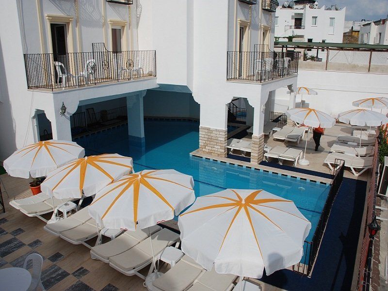Sky Vela & Hotel 3*