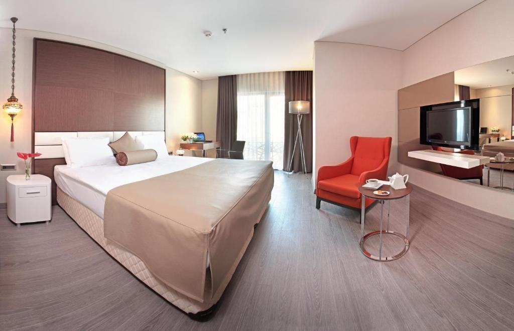 Dora Hotel 4*