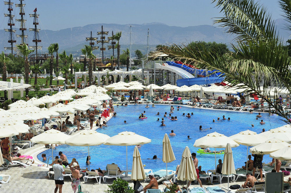 River Hotel