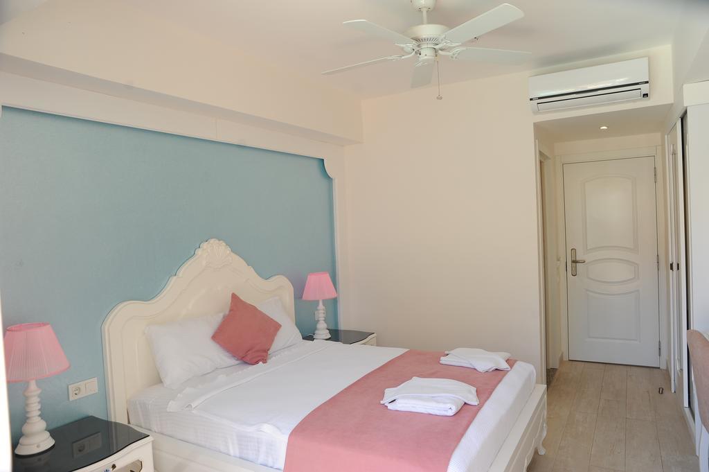 Montebello Deluxe Hotel