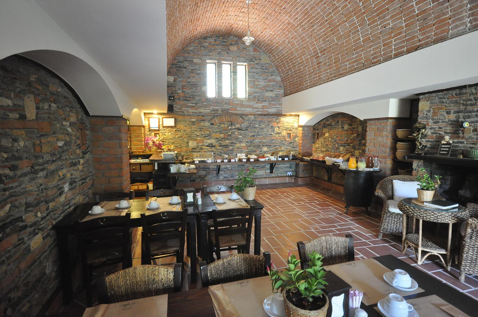 Hotel El Vino &