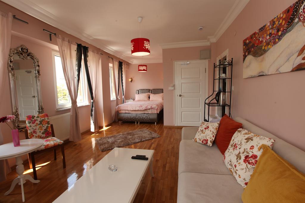 Yesim Suites Bed & Breakfast 3*