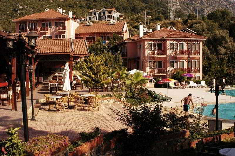 Hotel Club Pink Palace 3*