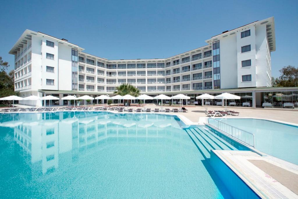 Le Monde & 4*