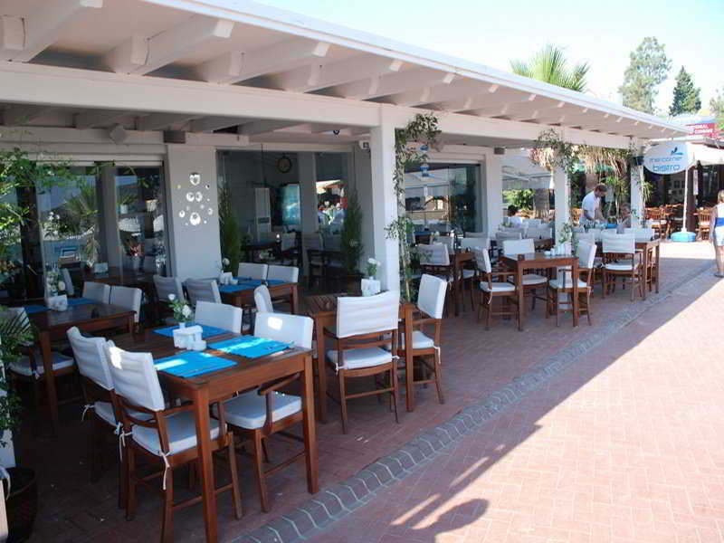 Corner Boutique 3*