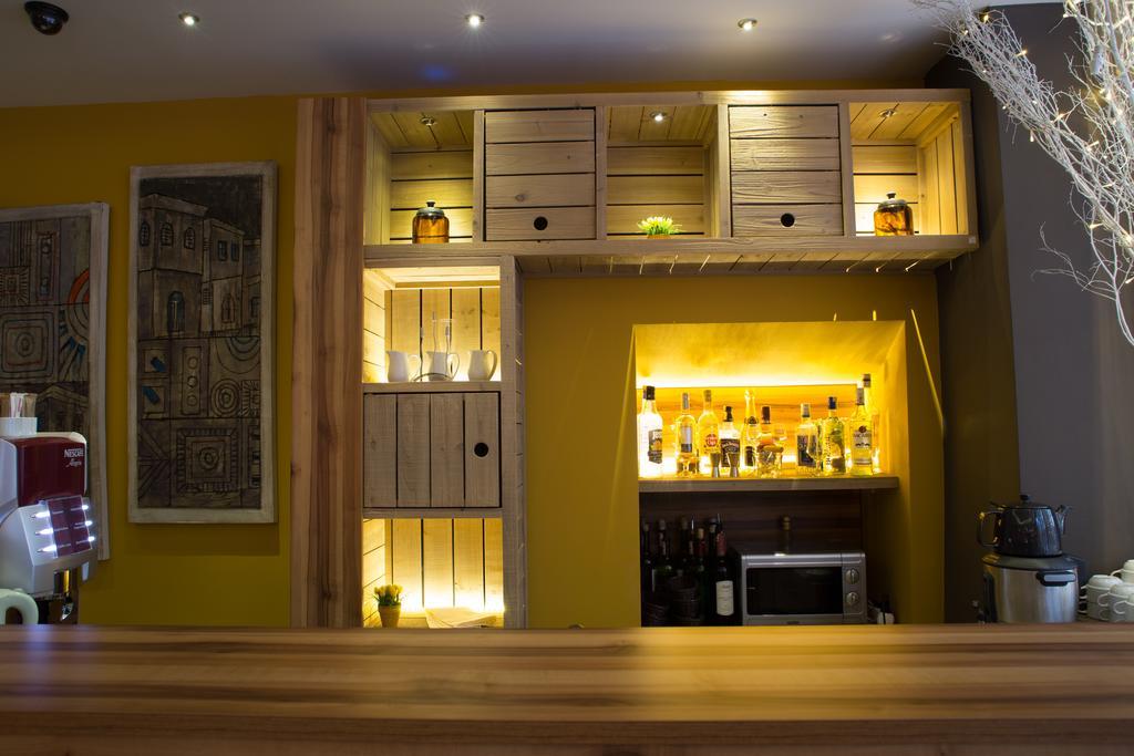 Ayna Hotel