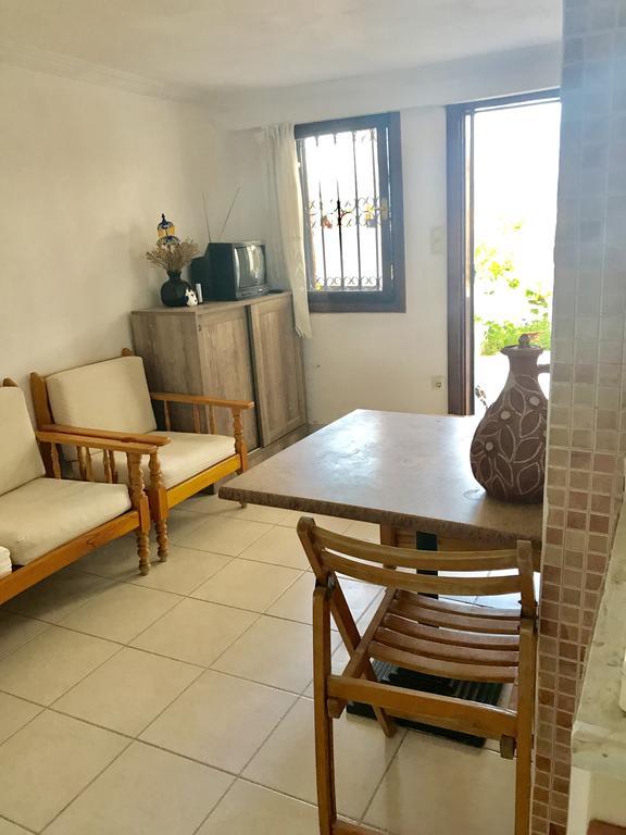 Eda's Olive Apartment