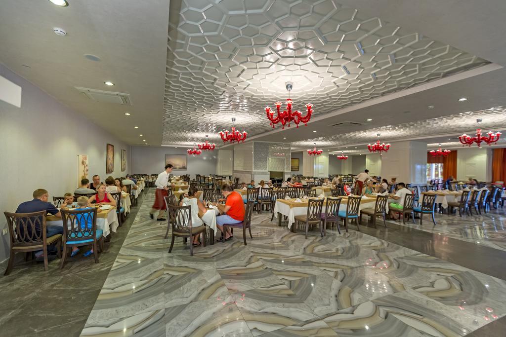 Royal Taj Mahal 5* Side