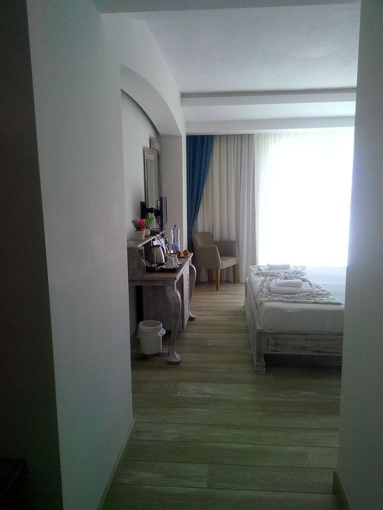 Dedeminn Marina Hotel