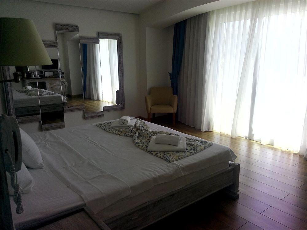 Dedeminn Marina Hotel