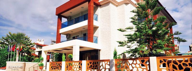 Supreme Hotel 3*