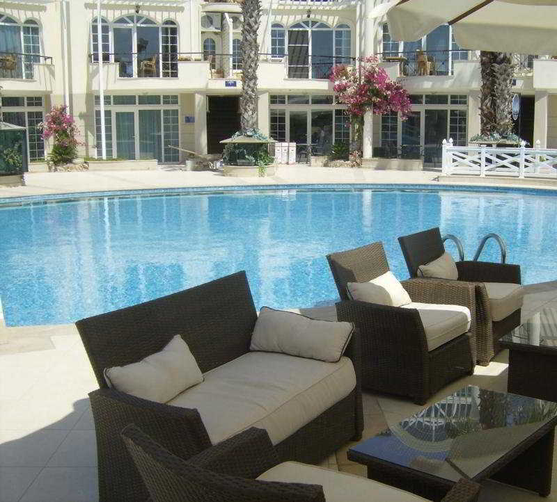 Seahorse Deluxe Hotel