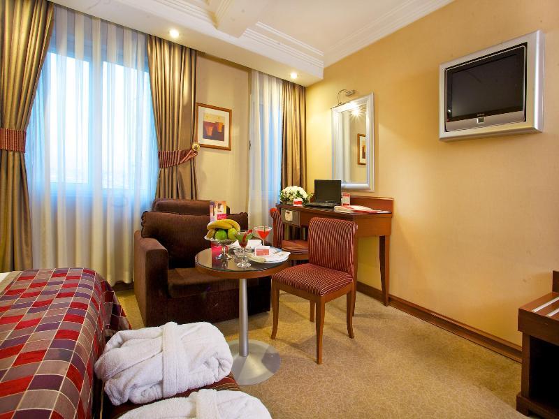 Ramada By Wyndham Old Hotel