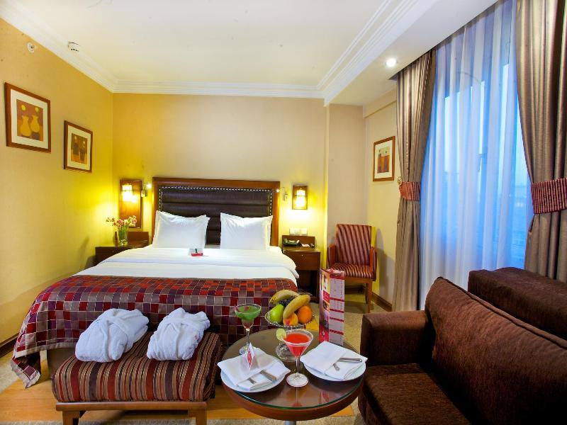 Hotel Ramada By Wyndham Old 4*