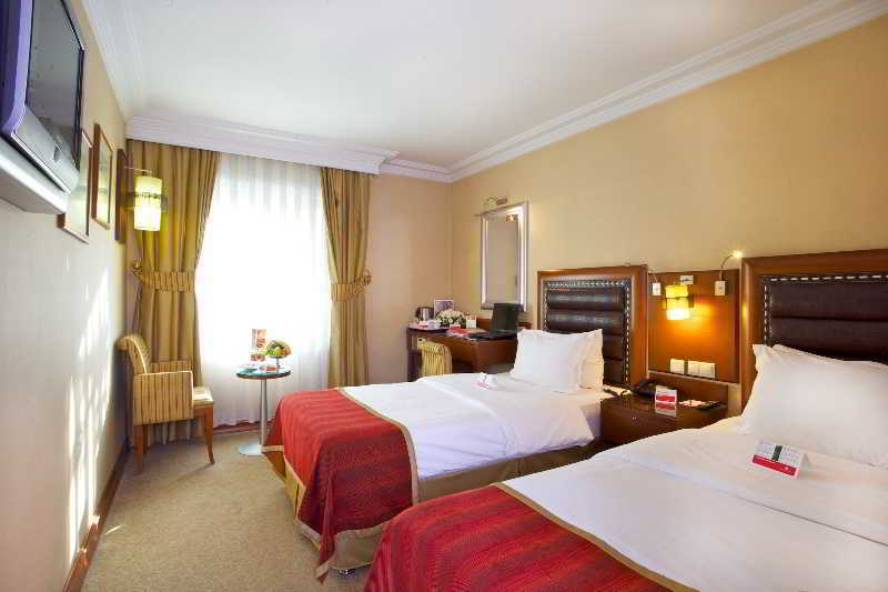 Ramada By Wyndham Old Hotel 4*