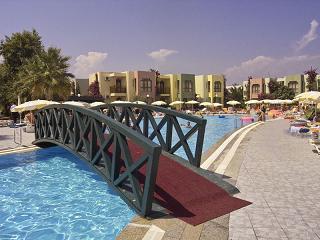 Club Golden Beach Hotel 4*