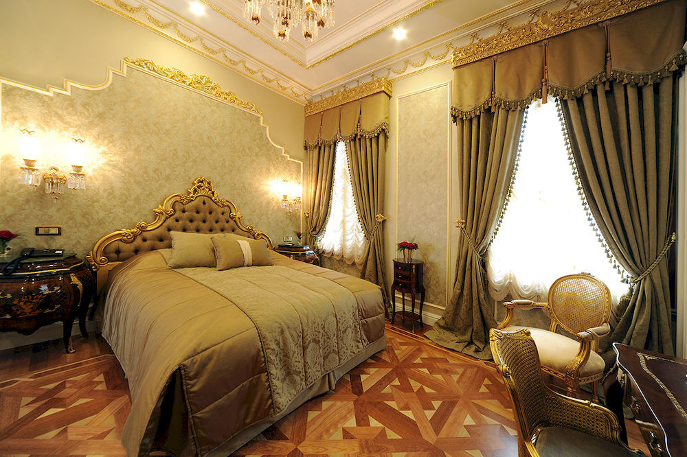 Maroon Bosphorus 5* Istanbul