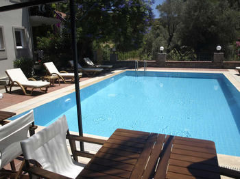 Pera Hotel *
