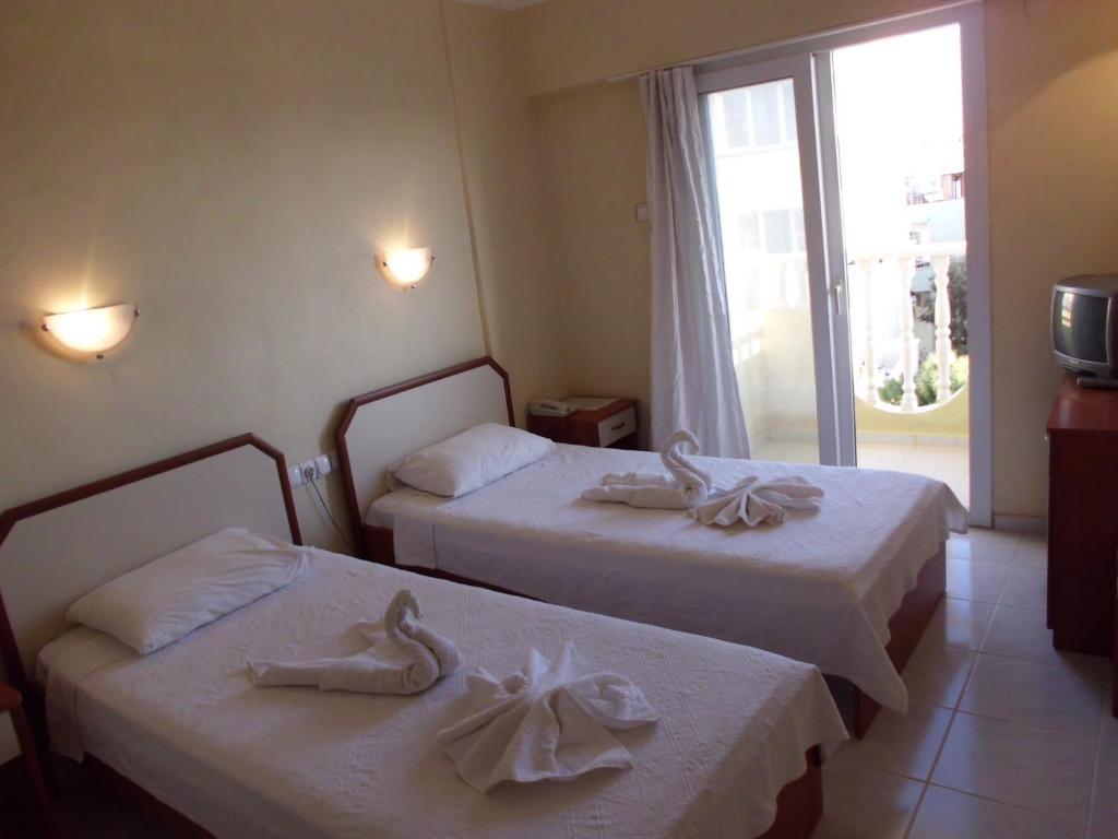 Hotel Ksantos *