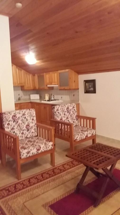 Nicholas Gate Apartment *