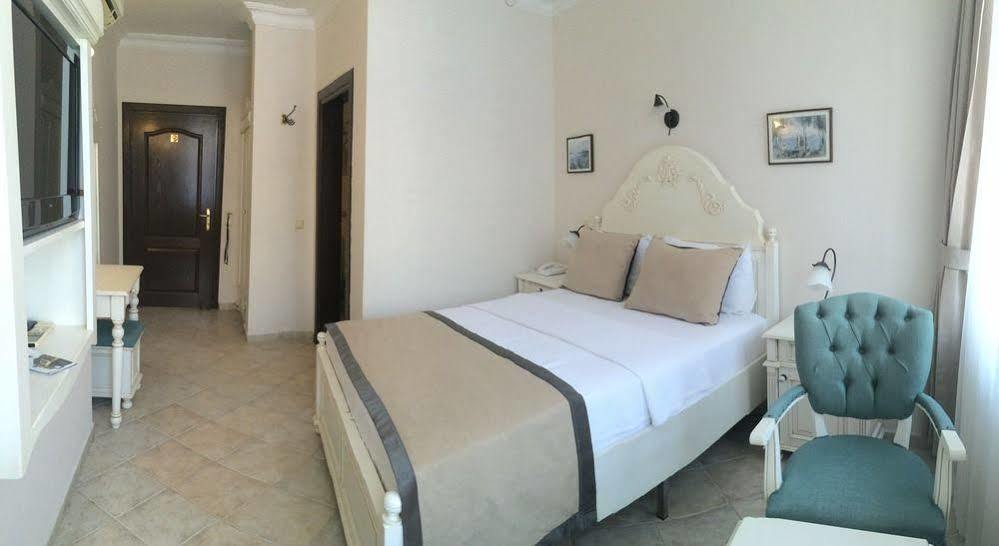 La Paloma 3*