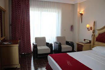 Grand Newport Hotel