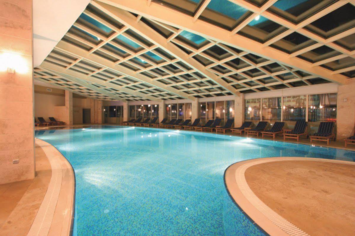 Resort Side Mare &