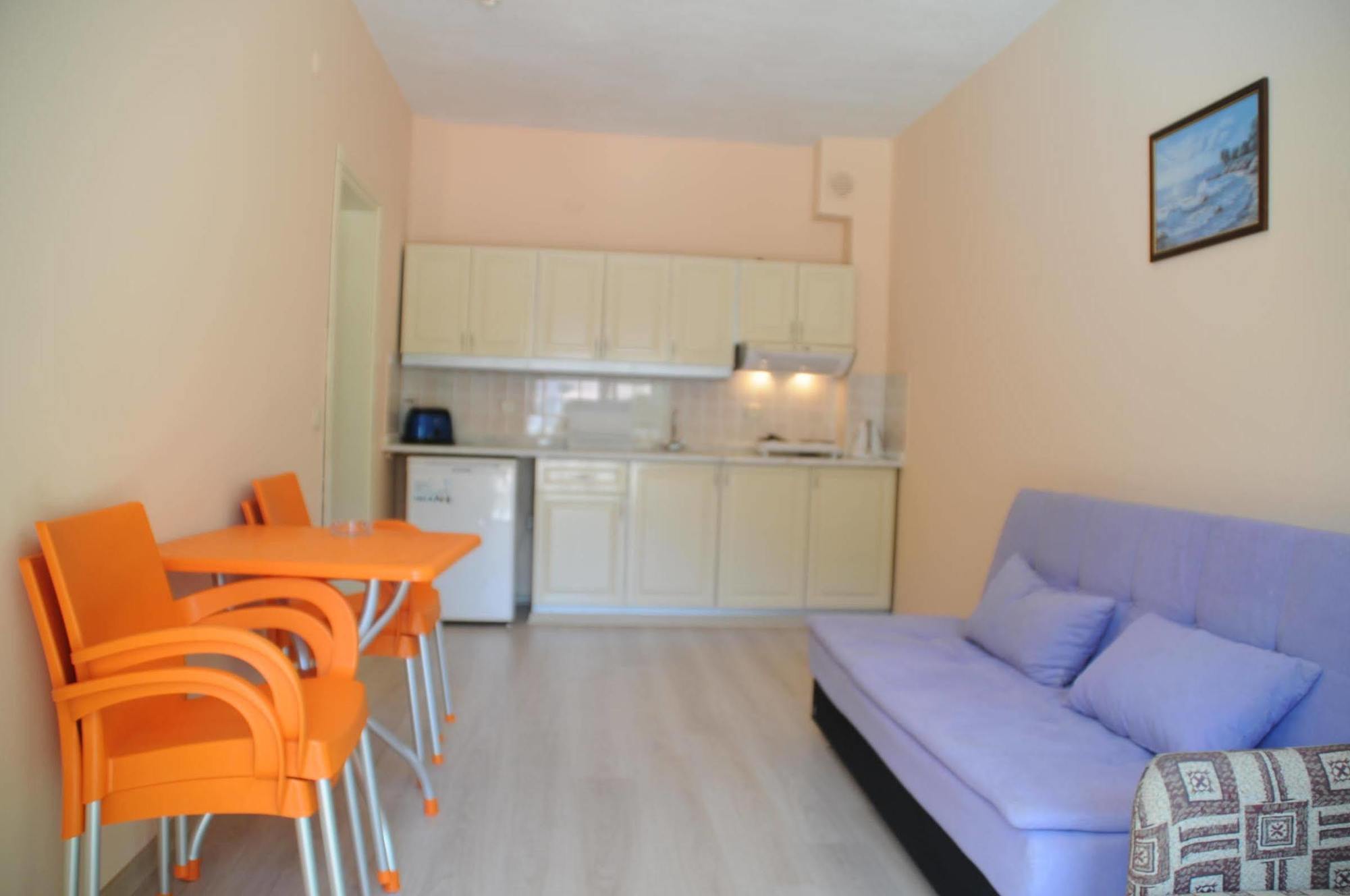 Efem Aparments *