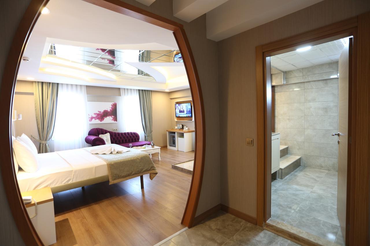 Life Corner Hotel 4*