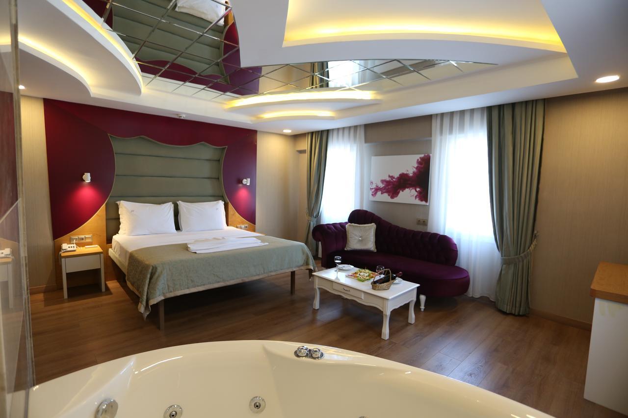 Hotel Life Corner