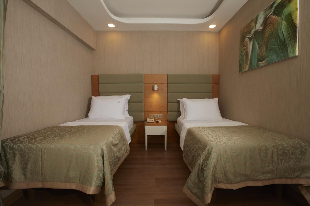 Life Corner Hotel 4*