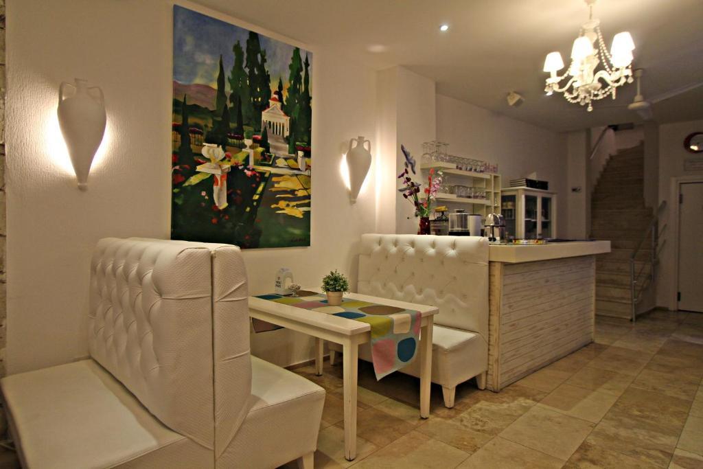 Larimar Boutique 3*