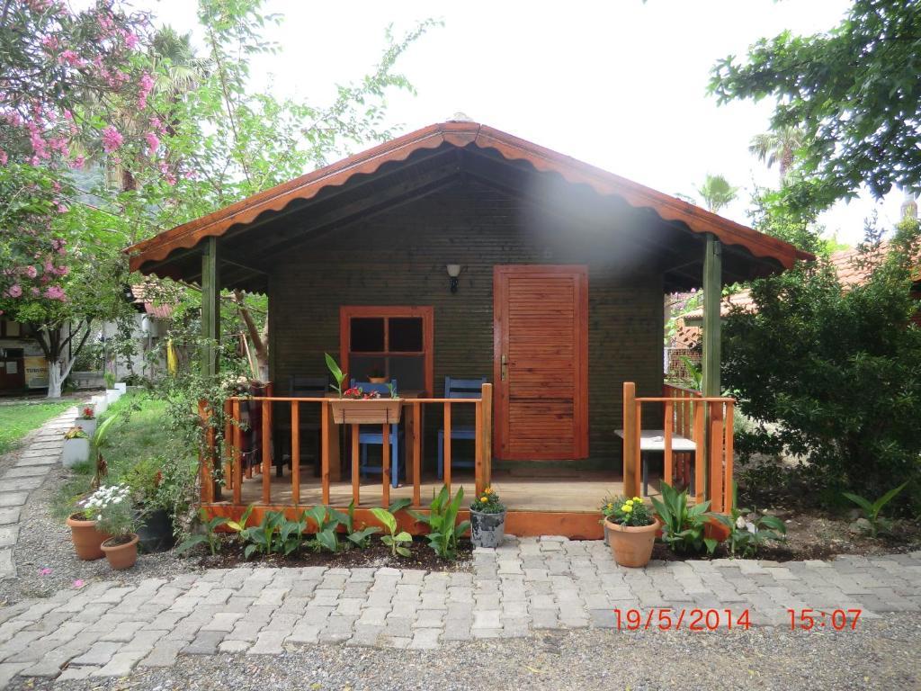 Lodge Camping *