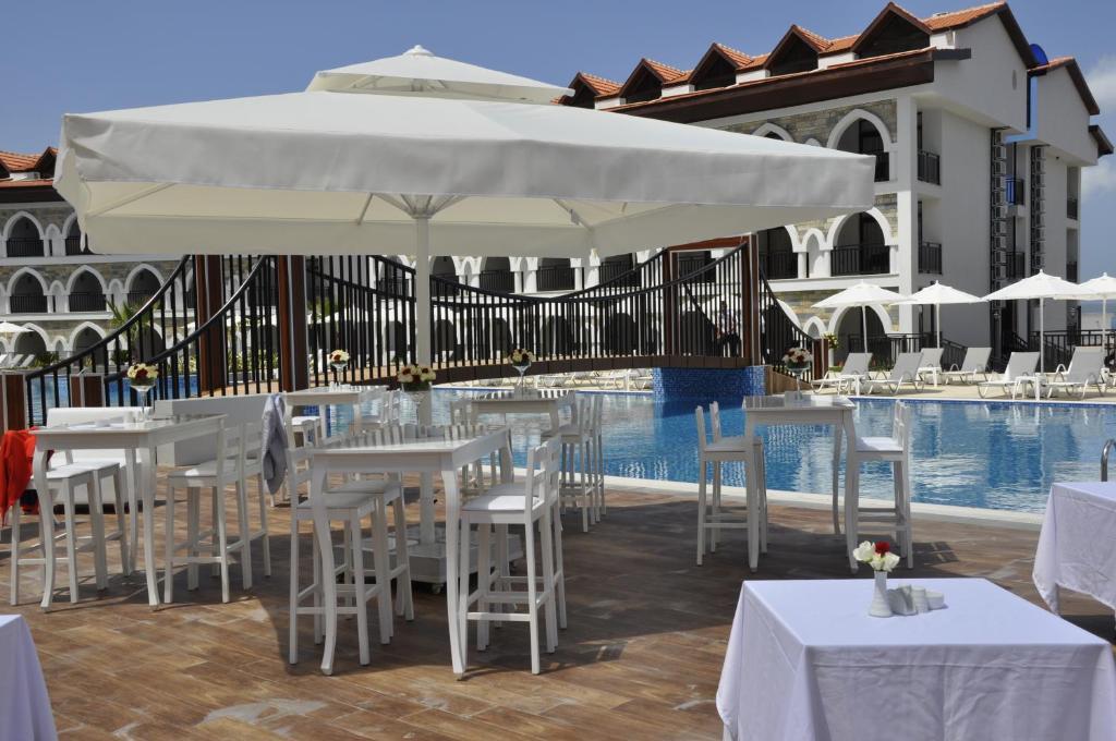 Ramada By Wyndham Akbuk Hotel