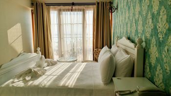 Ra Hotel *