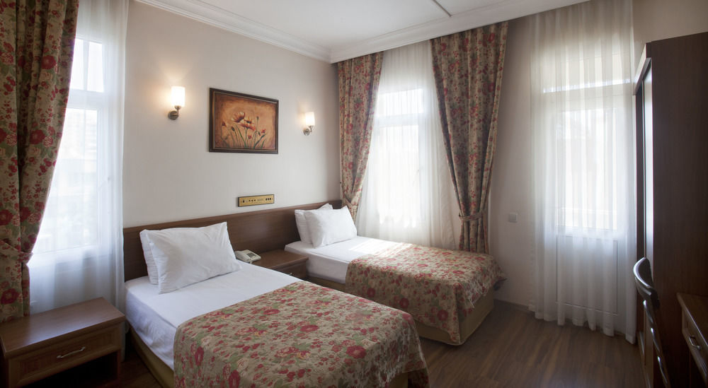 Hotel Triana 3*