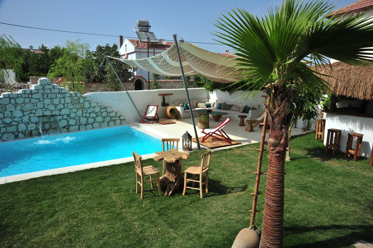 Hotel B House *