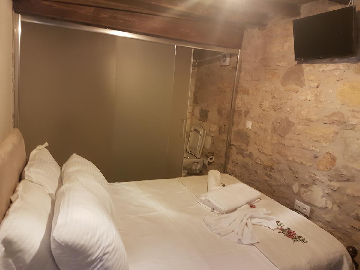 Damaki Hotel *