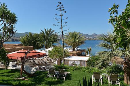 Moon Beach Hotel *