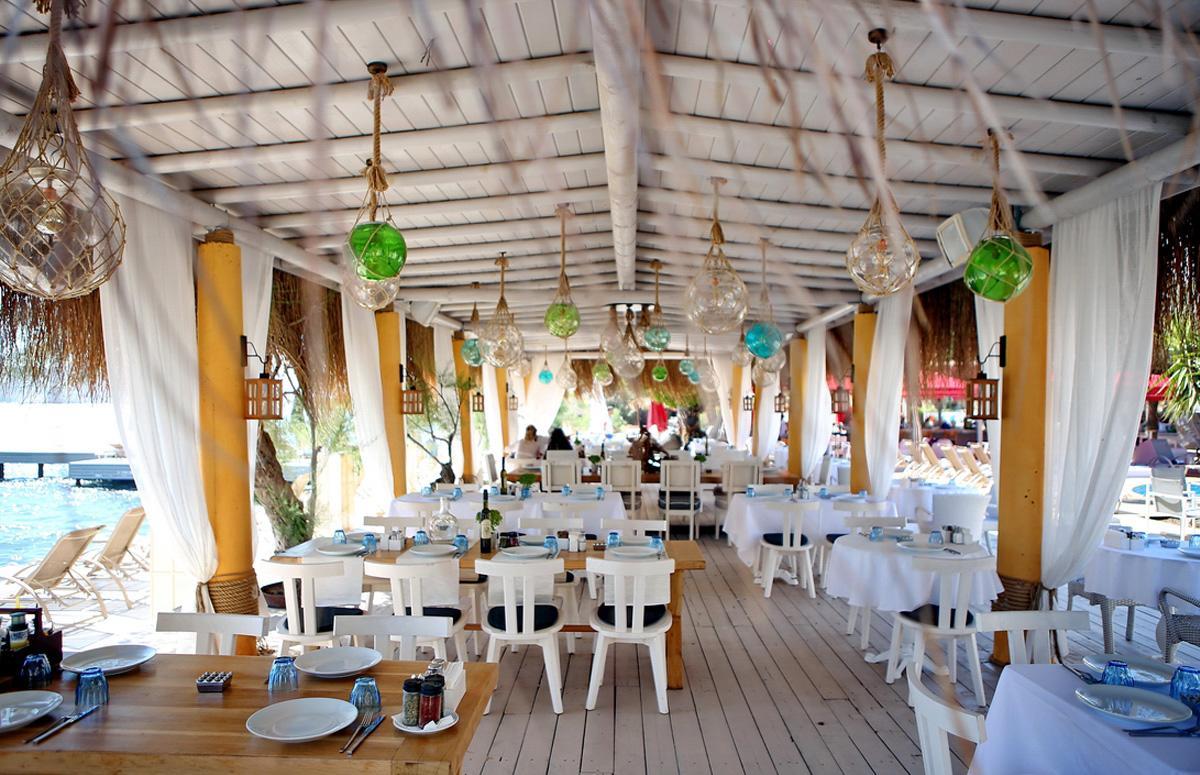 Moon Beach Hotel *