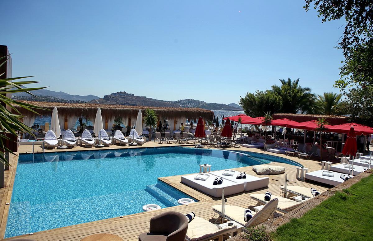 Moon Beach Hotel *