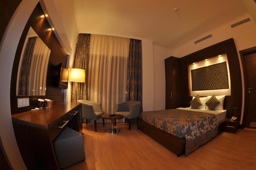 Hotel Small 4*