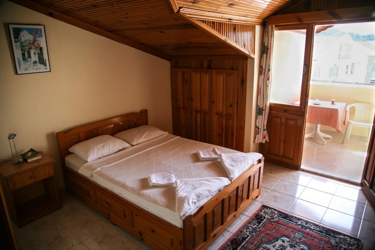 Erasmus Aparthotel *