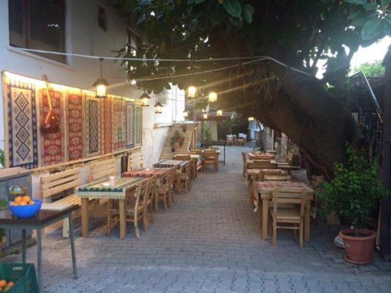Antonios Bed & Breakfast Side