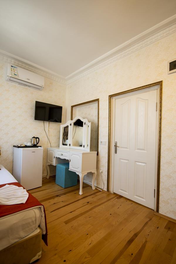 Paris Garden Bed & Breakfast 3*
