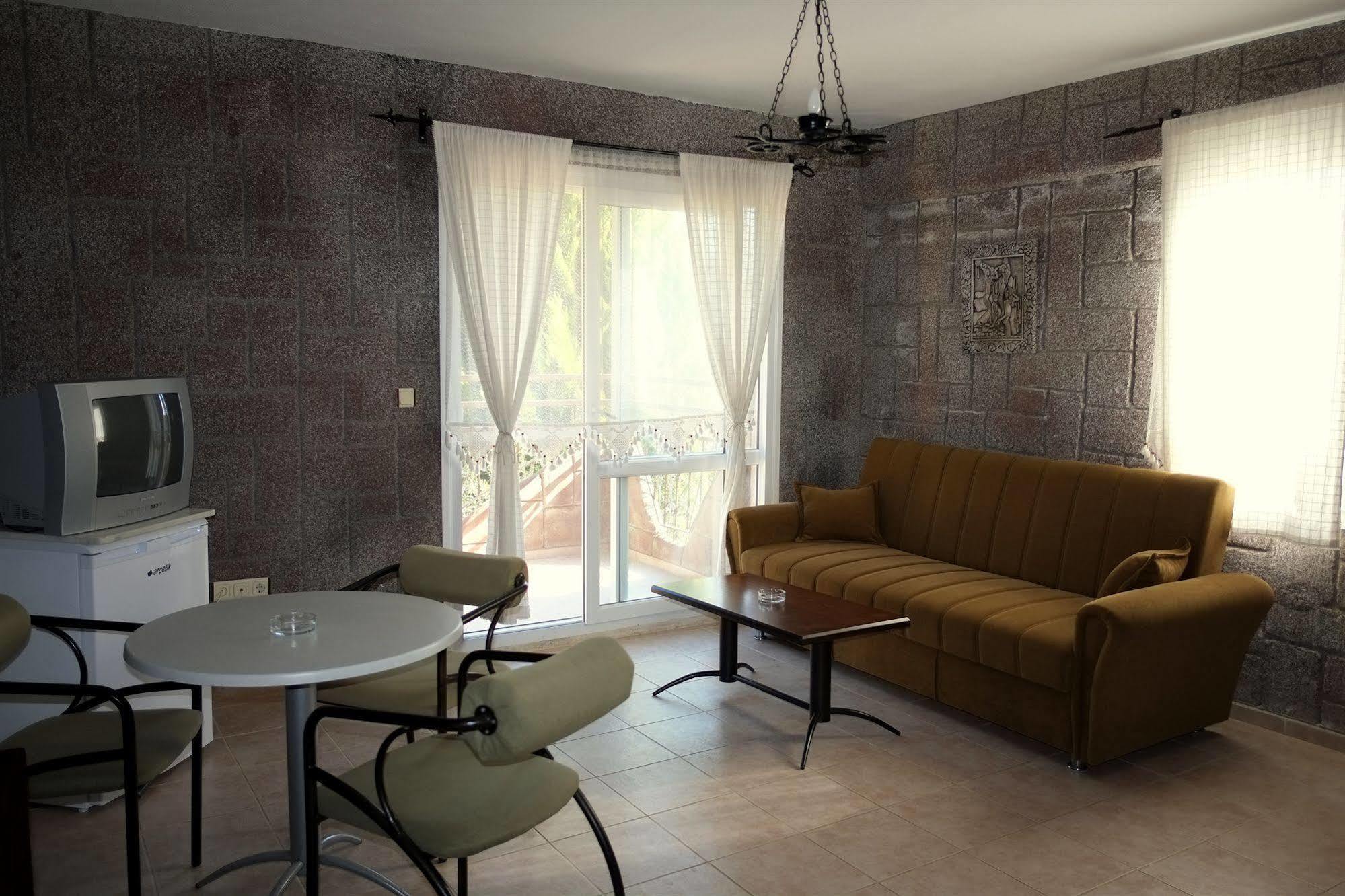 Babylon Gardens Apart * Menderes