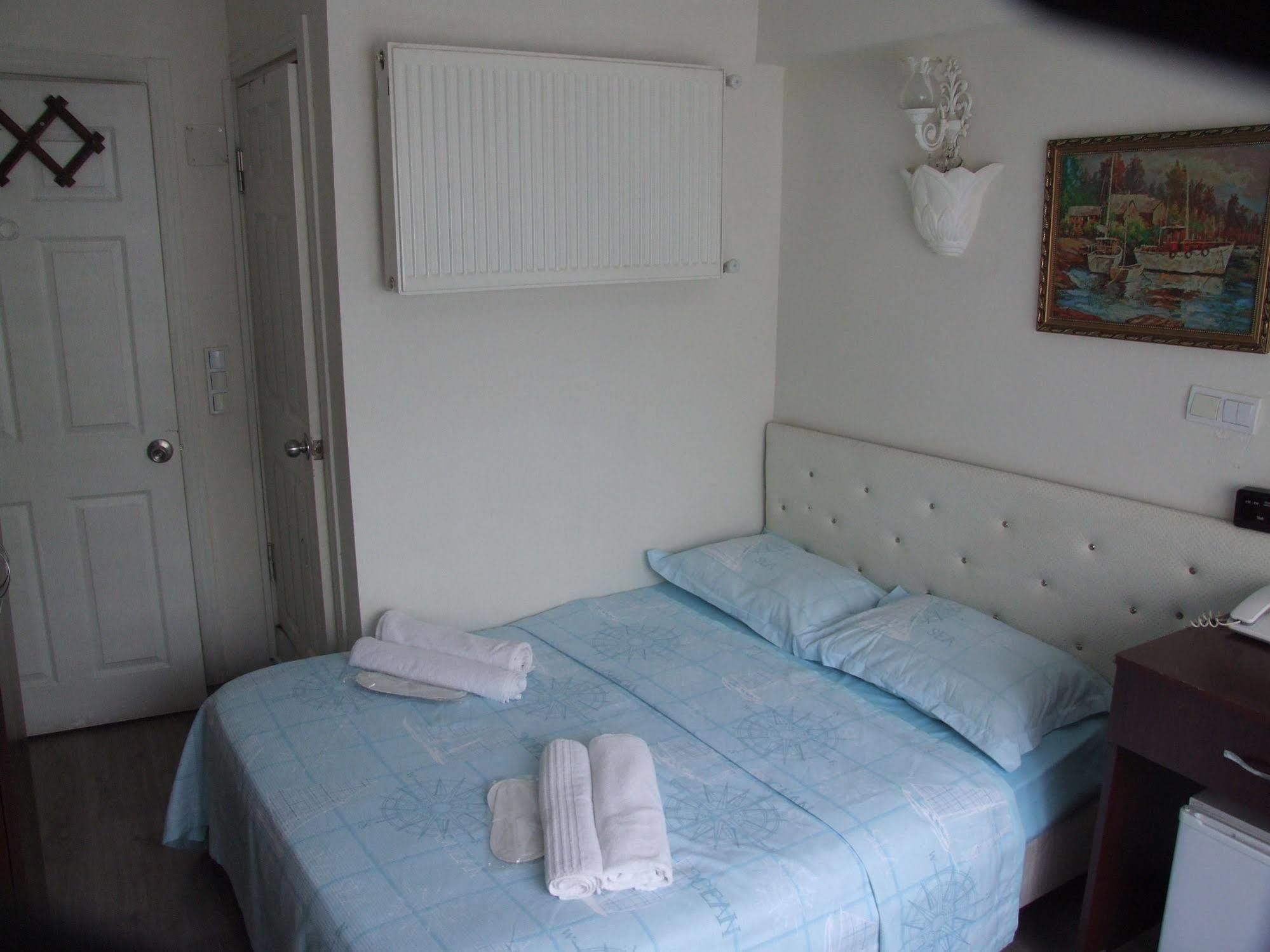 Hotel Artemis Old
